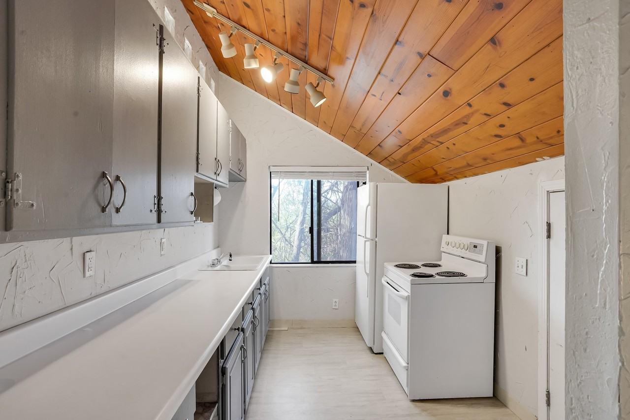 1338 Homestead Ave #NA - Photo 5 of 12