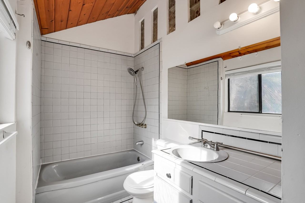 1338 Homestead Ave #NA - Photo 6 of 12