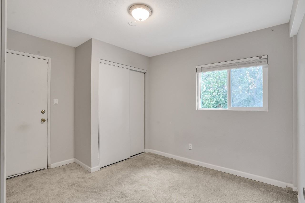 1338 Homestead Ave #NA - Photo 7 of 12