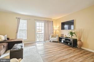 featured image of 2723 Foxshire Dr #2723