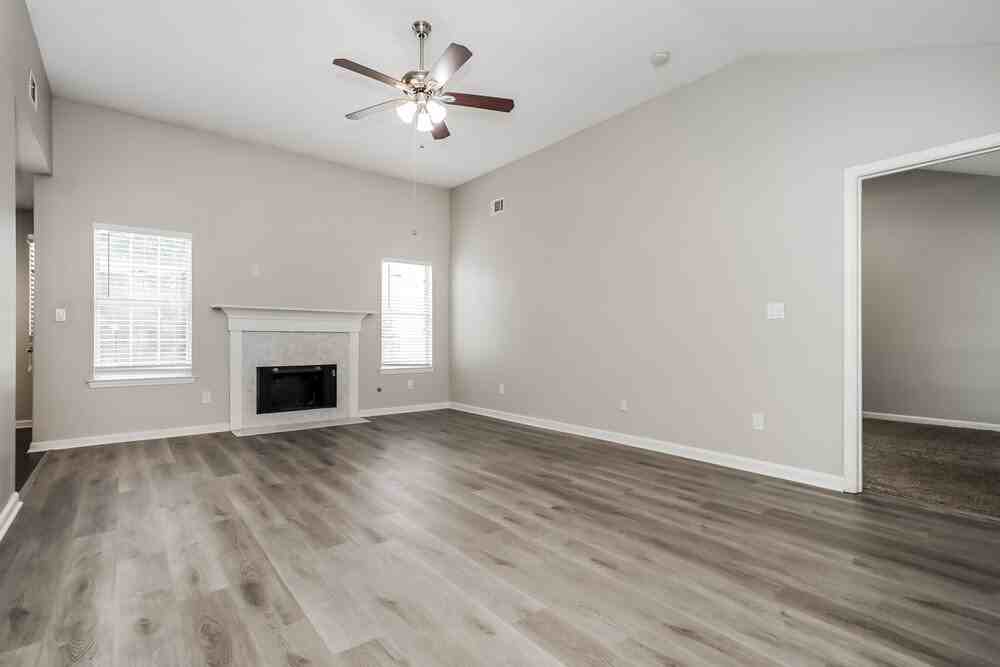172 Regency Park Dr - Photo 3 of 16