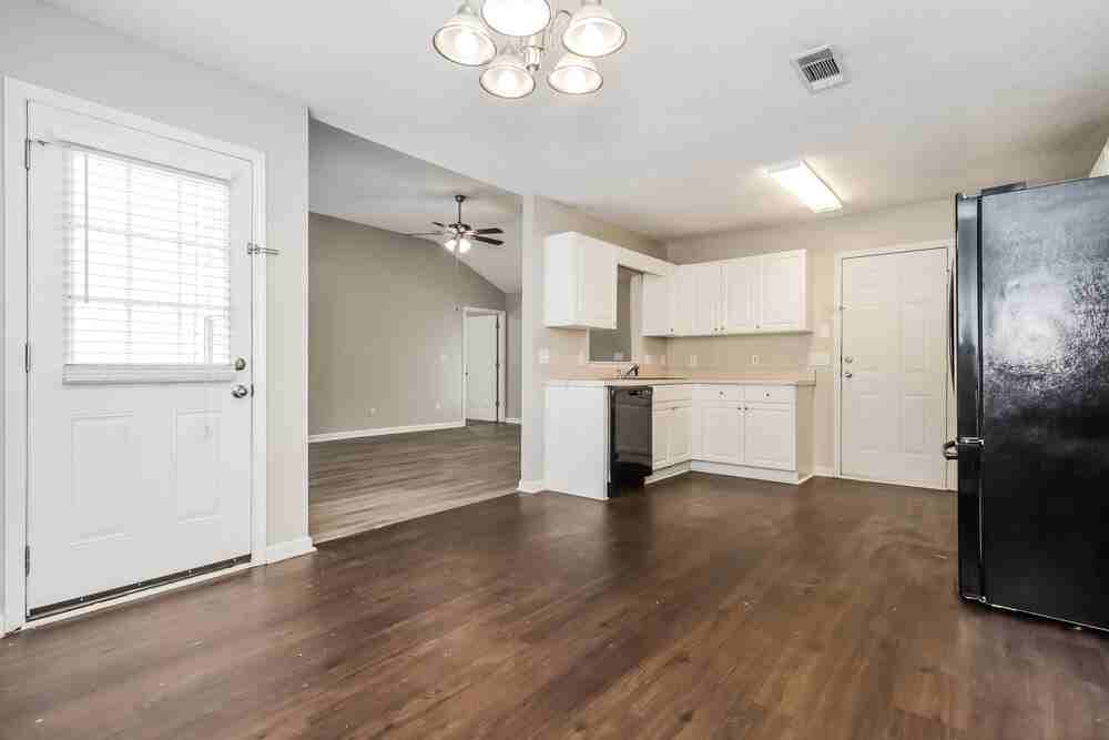172 Regency Park Dr - Photo 6 of 16