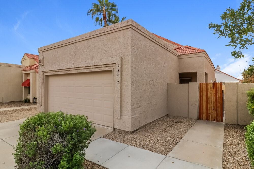 19412 N 76th Ave - Photo 4 of 17
