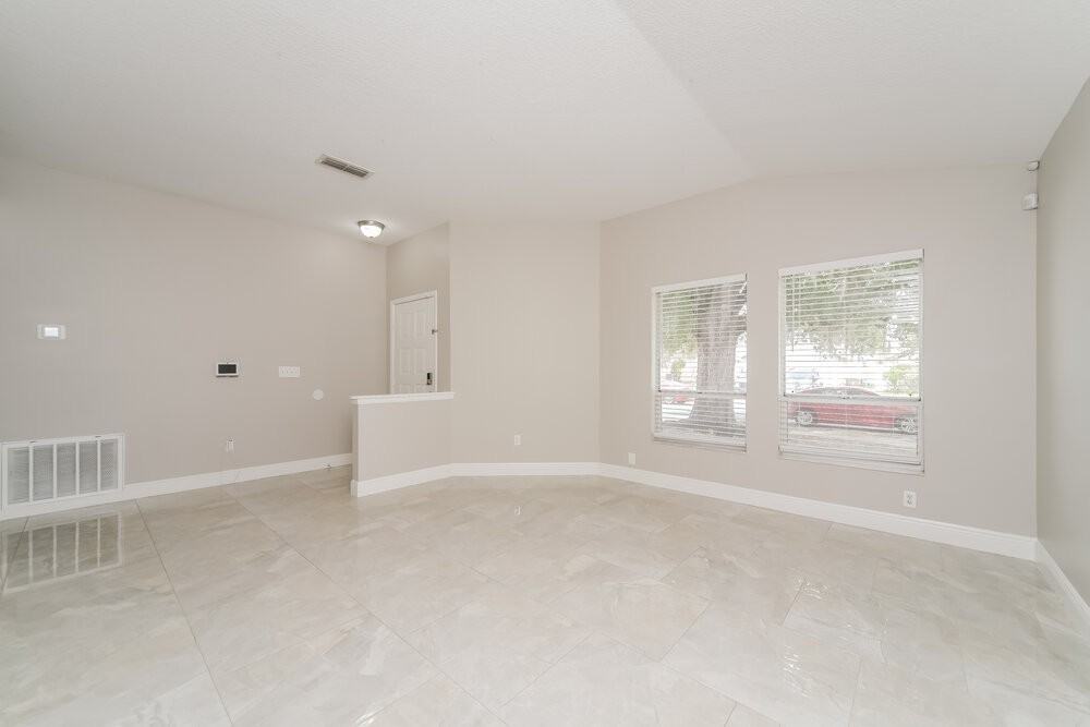 3051 Bloomsbury Dr - Photo 5 of 16