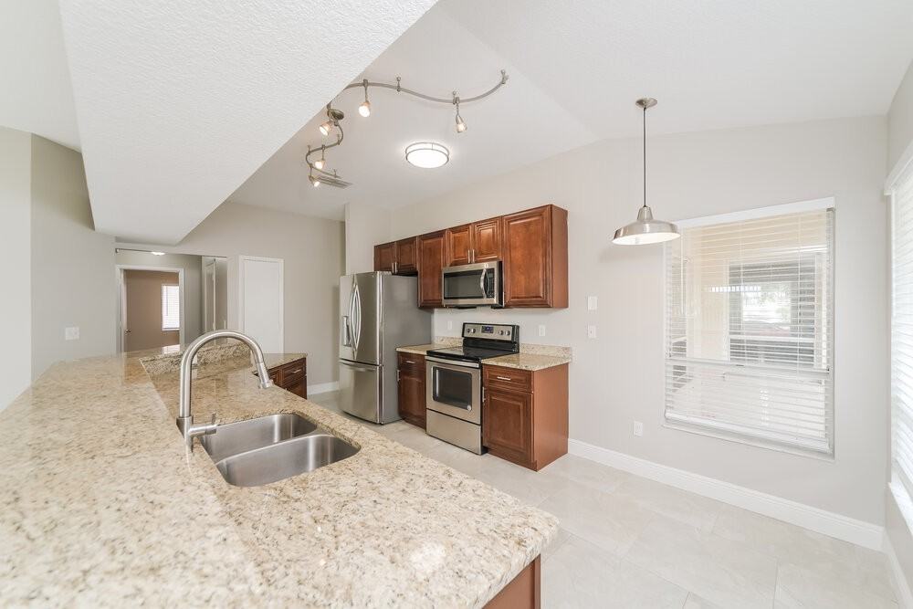 3051 Bloomsbury Dr - Photo 7 of 16