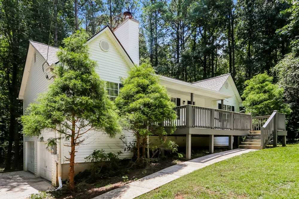 221 Martins Ct - Photo 4 of 17