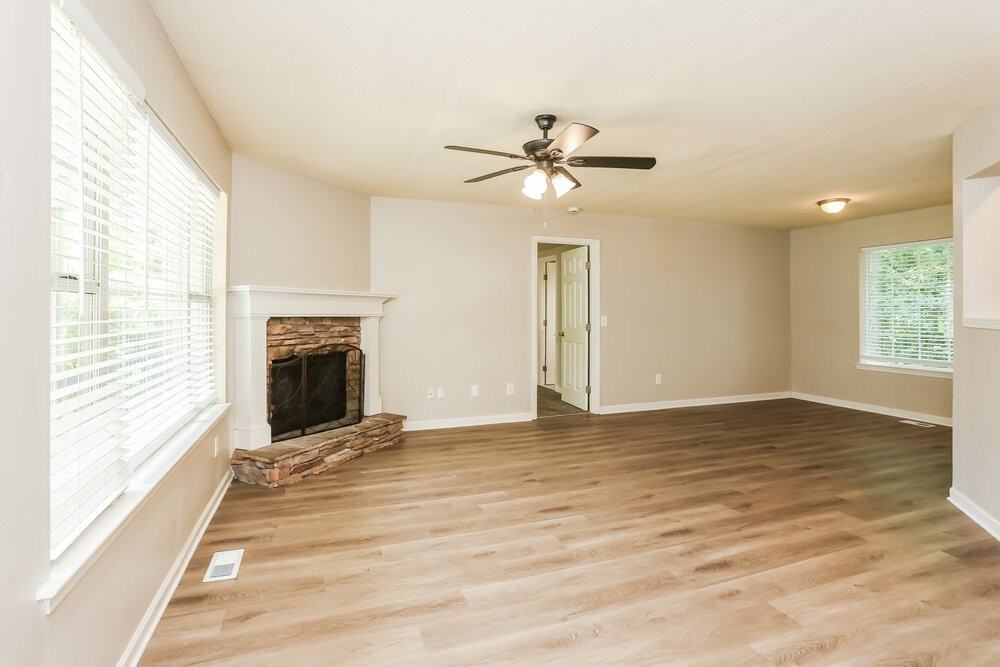 221 Martins Ct - Photo 5 of 17