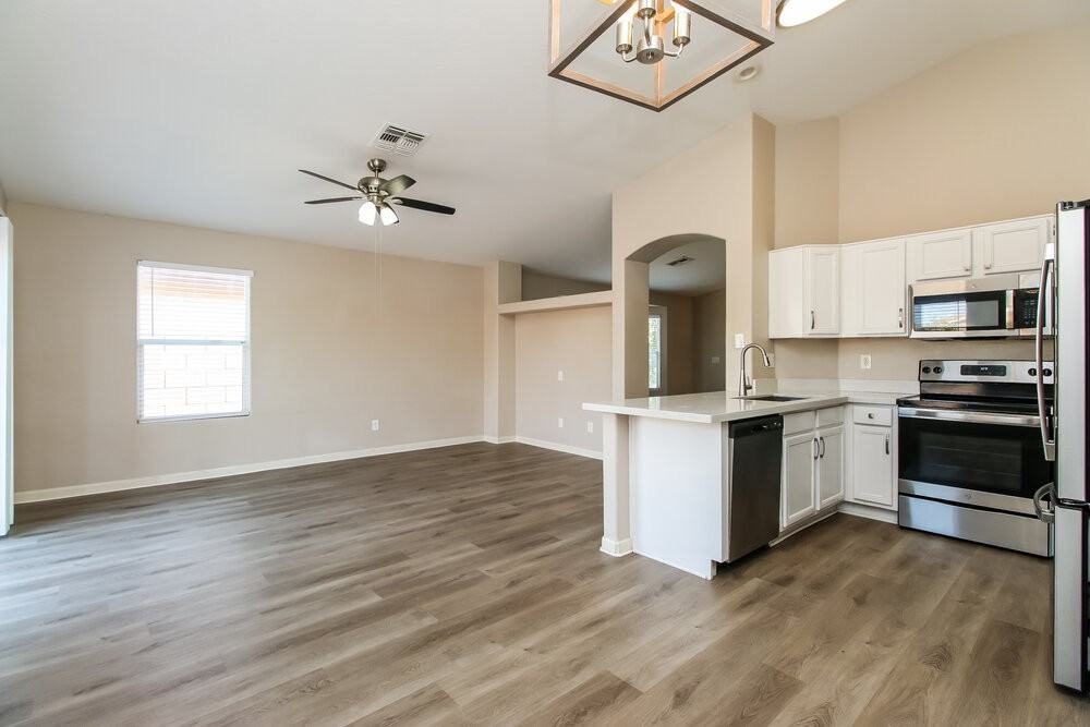 1652 N Serina - Photo 6 of 16