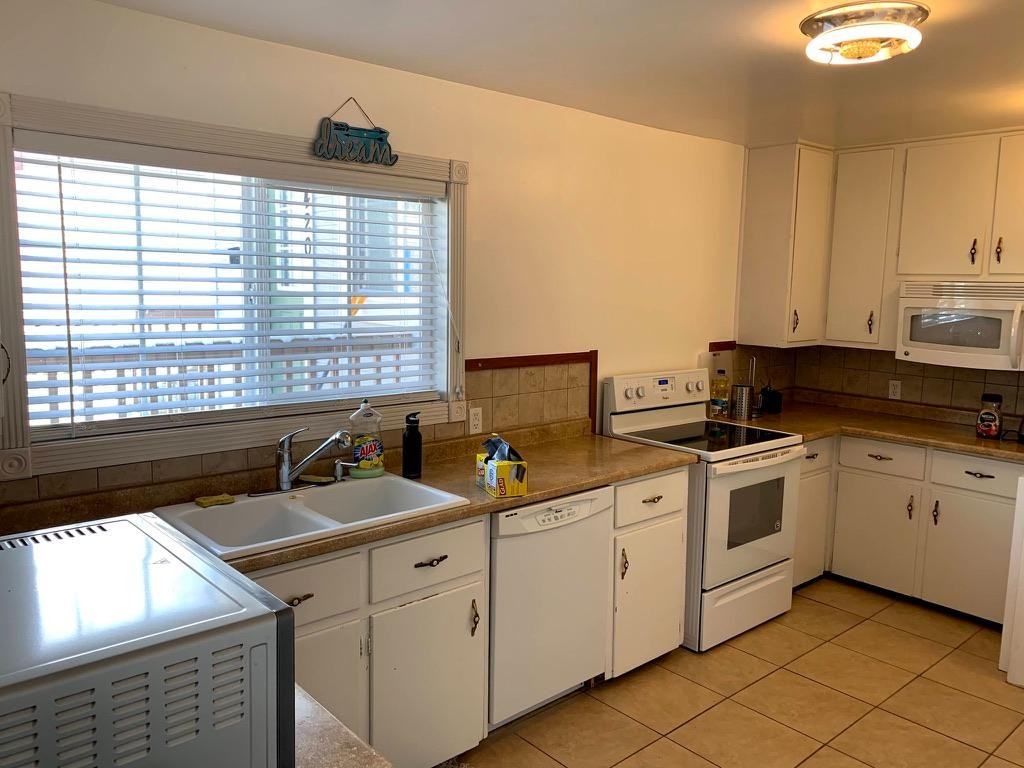 1420 Front Street - Photo 6 of 32