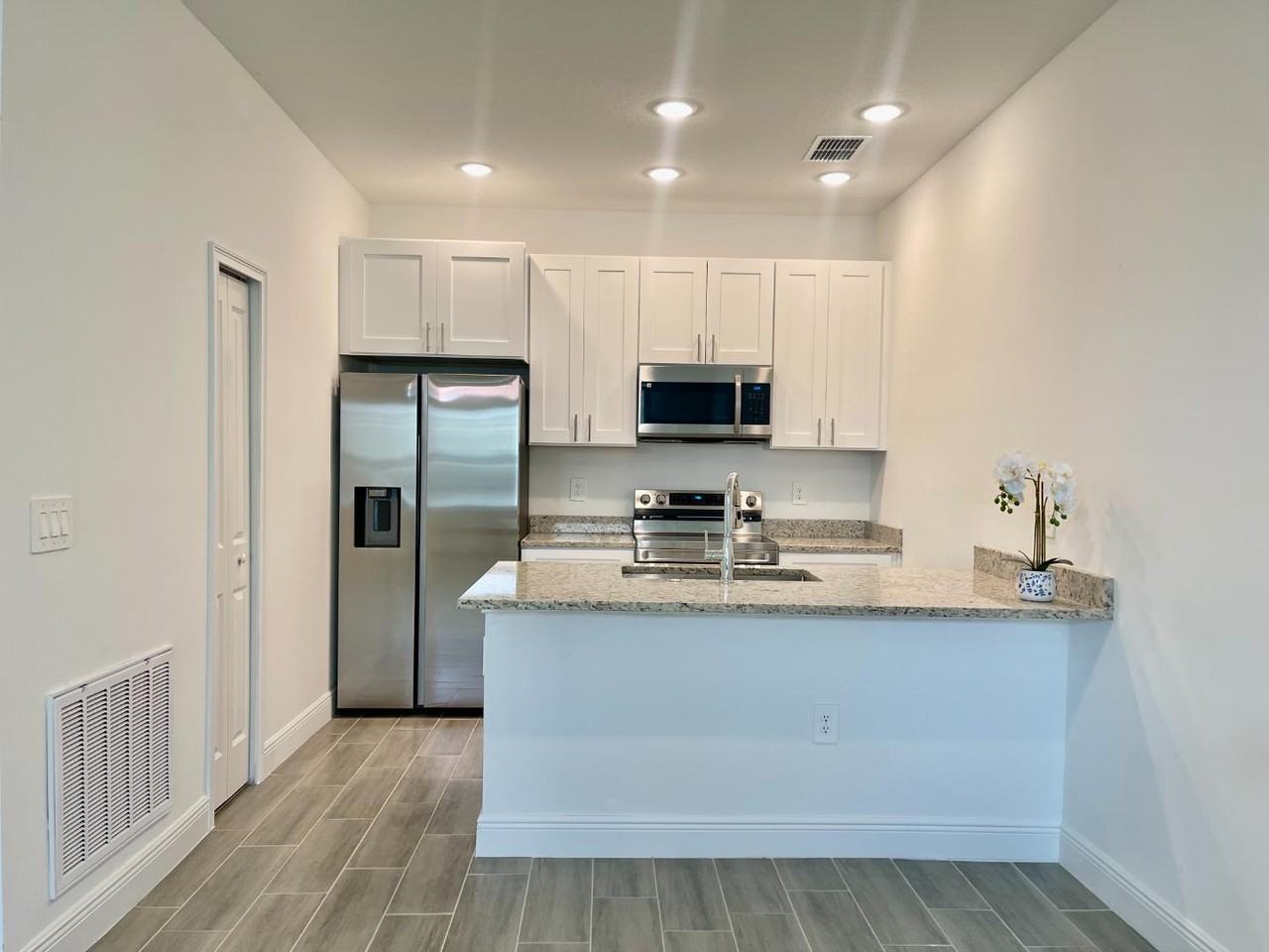 1732 Pacific Rd - Photo 6 of 11