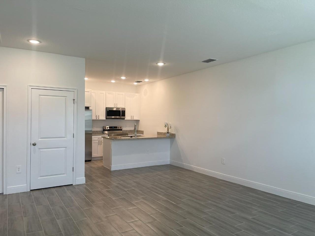 1732 Pacific Rd - Photo 7 of 11