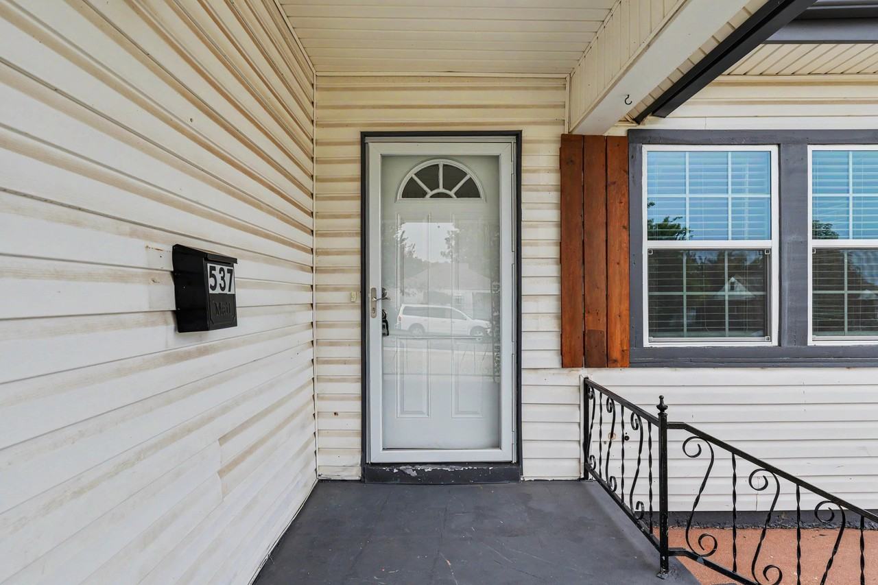 537 Sw 45th St #1 - Photo 4 of 32