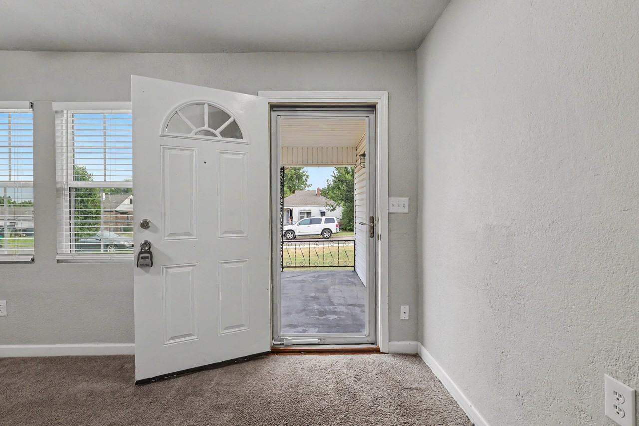 537 Sw 45th St #1 - Photo 5 of 32