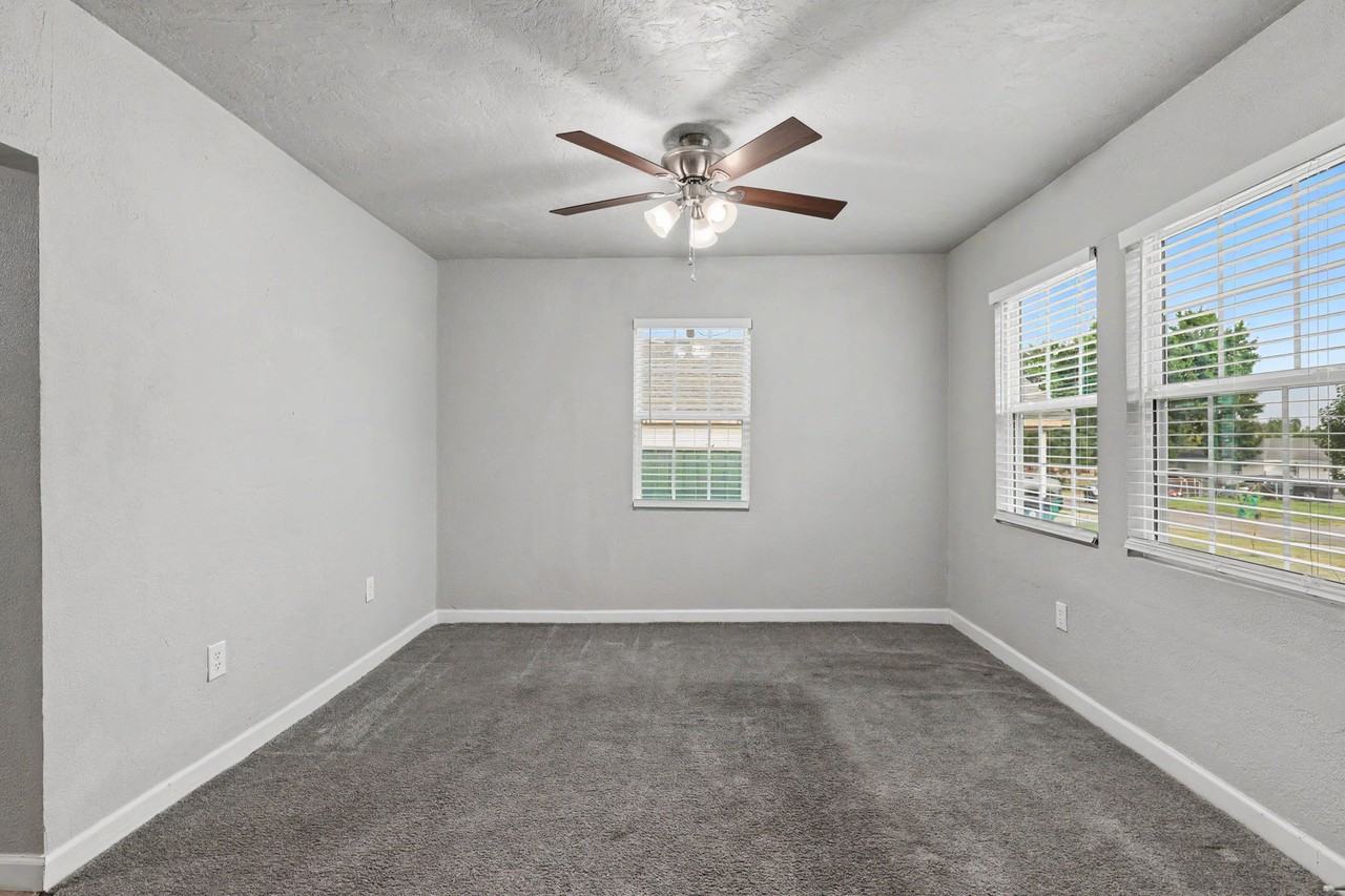 537 Sw 45th St #1 - Photo 7 of 32