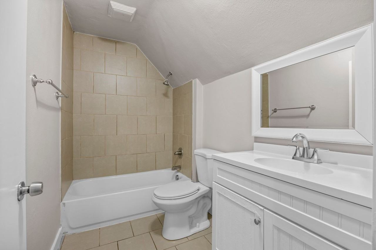1310 23rd St - Photo 5 of 22
