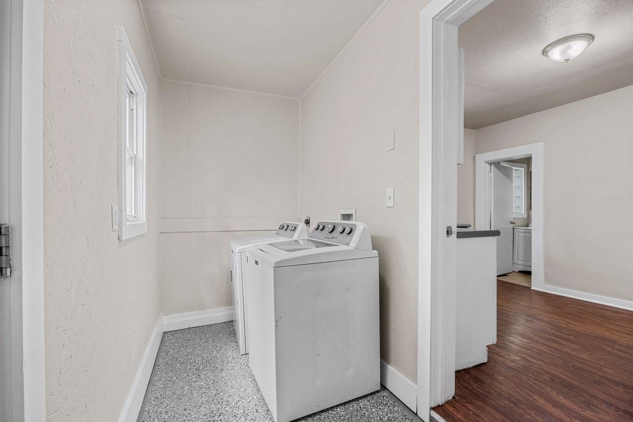 1310 23rd St - Photo 6 of 22