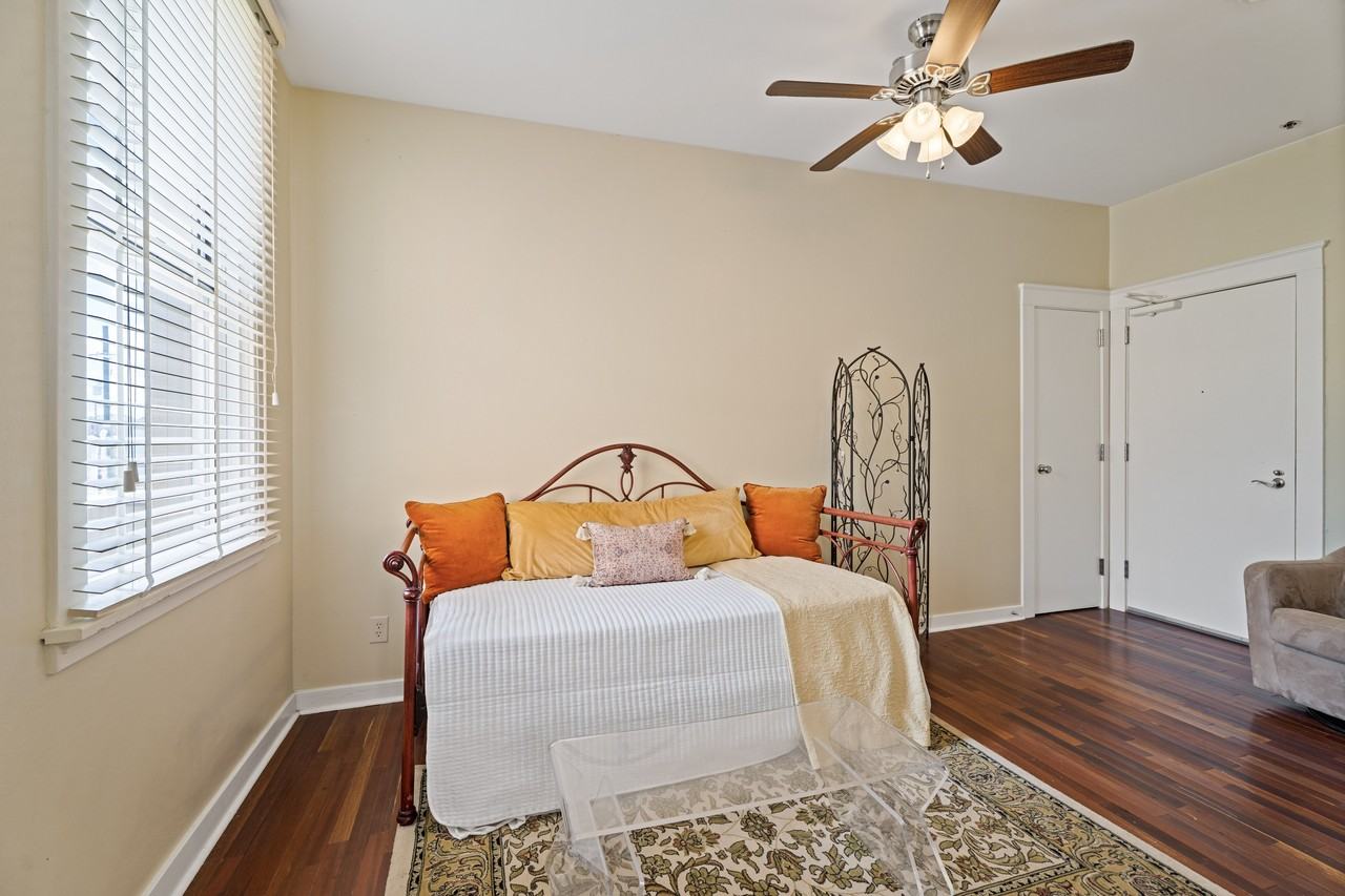 1224 Saint Charles Ave #1 - Photo 7 of 10