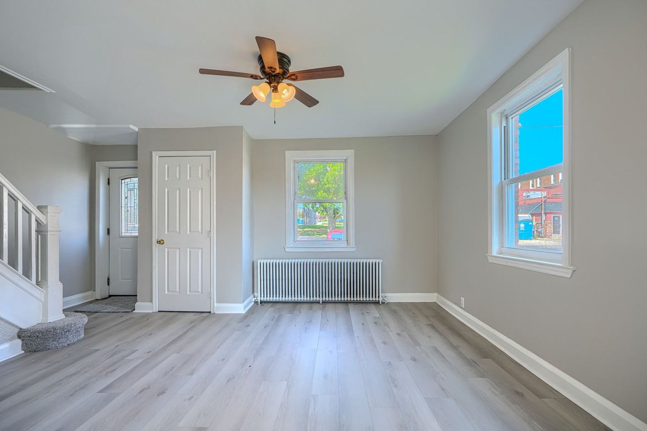401 52nd St #1 - Photo 3 of 12