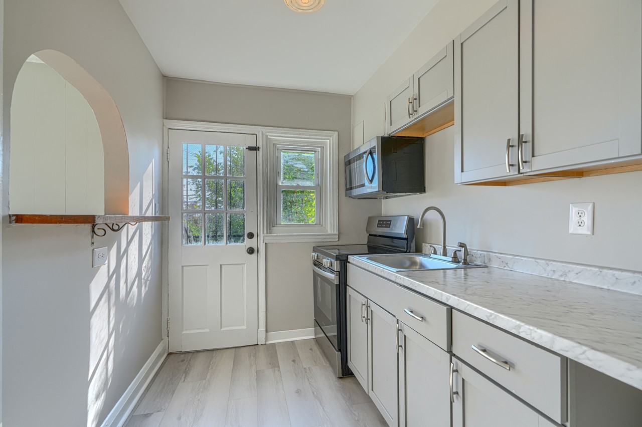 401 52nd St #1 - Photo 6 of 12