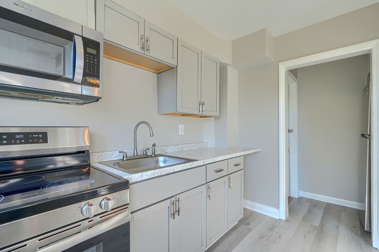 401 52nd St #1 - Photo 7 of 12