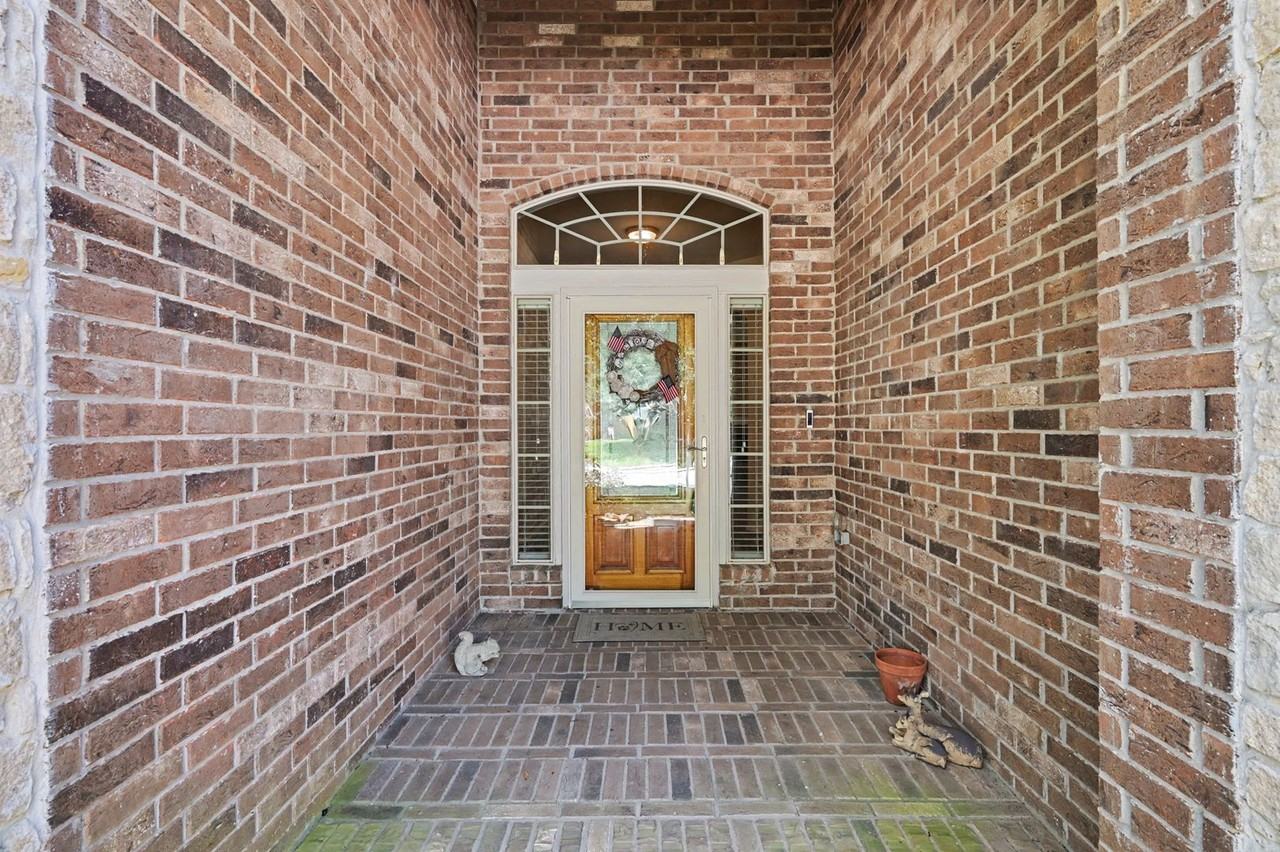 1912 Hill Manor Dr - Photo 3 of 36