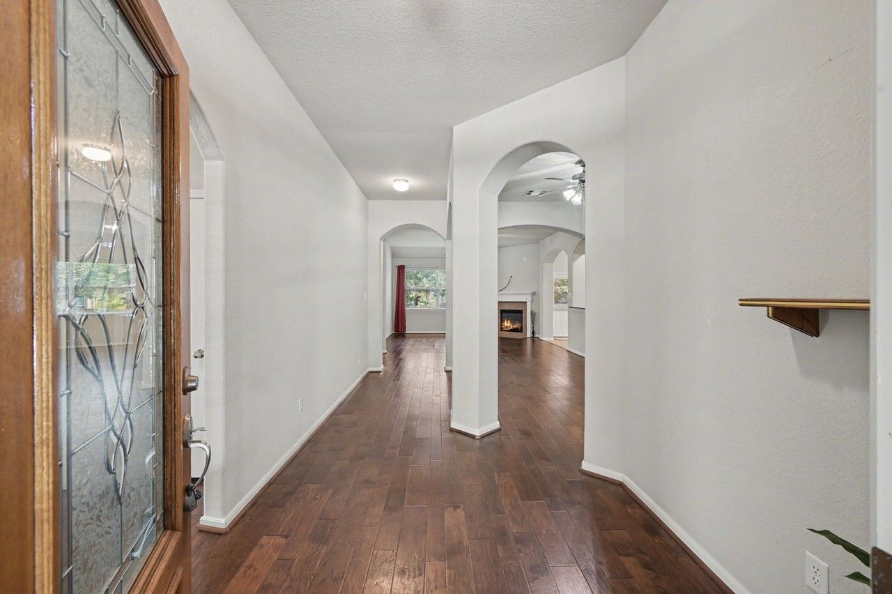 1912 Hill Manor Dr - Photo 4 of 36