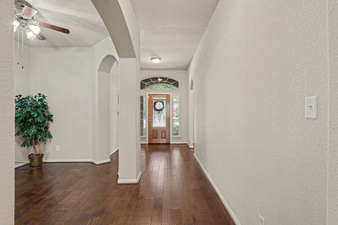 1912 Hill Manor Dr - Photo 5 of 36