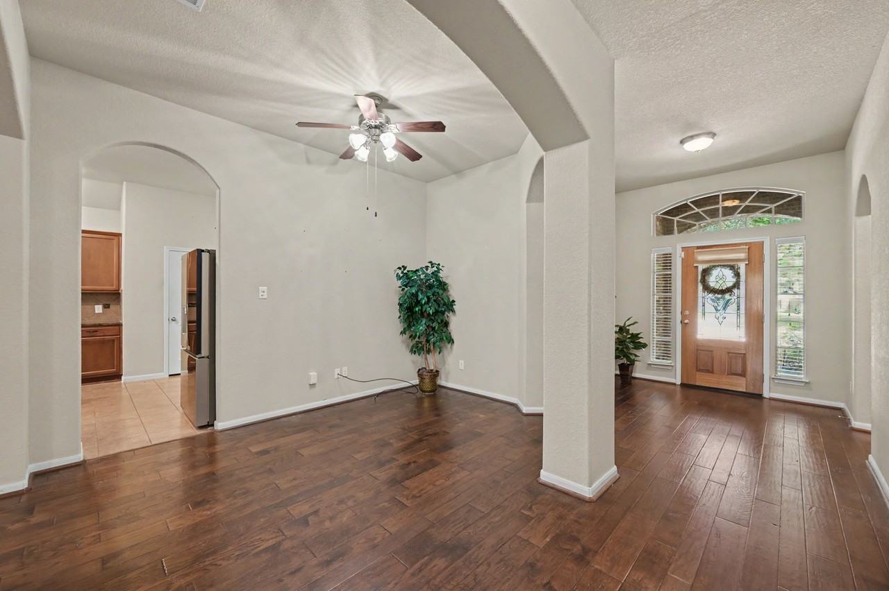 1912 Hill Manor Dr - Photo 6 of 36