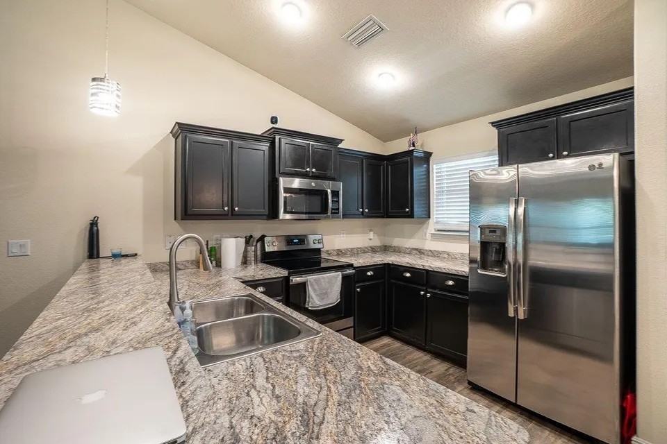 191 Conquest Ave #1 - Photo 5 of 40