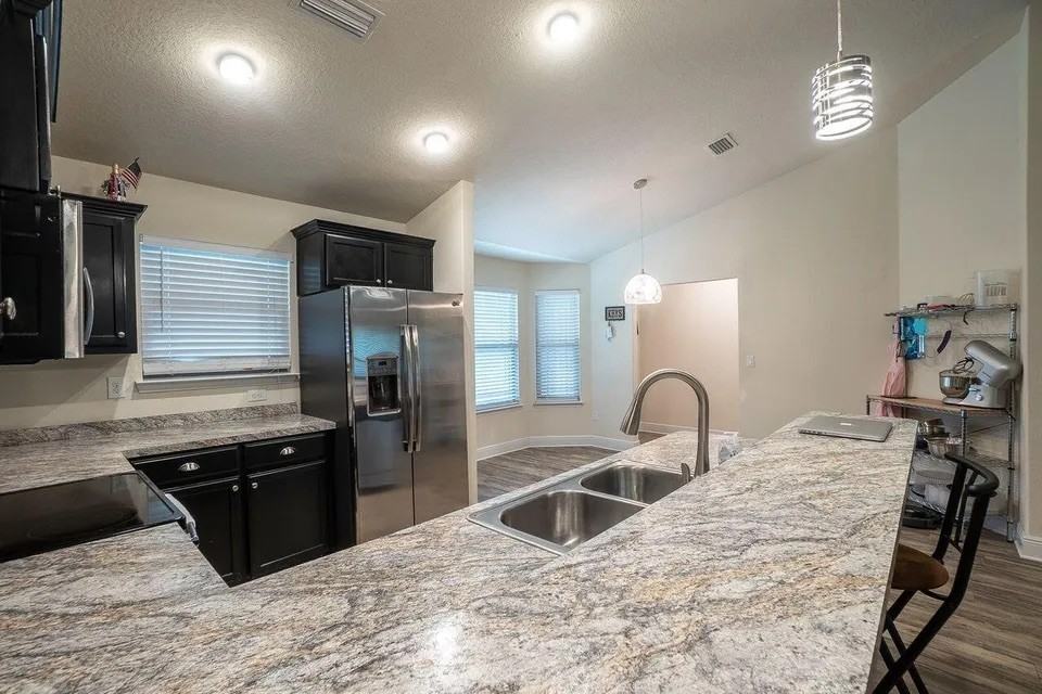 191 Conquest Ave #1 - Photo 6 of 40