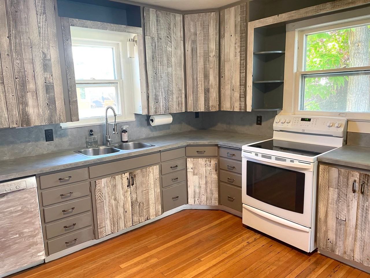 2411 W Woodlawn Ave - Photo 4 of 30
