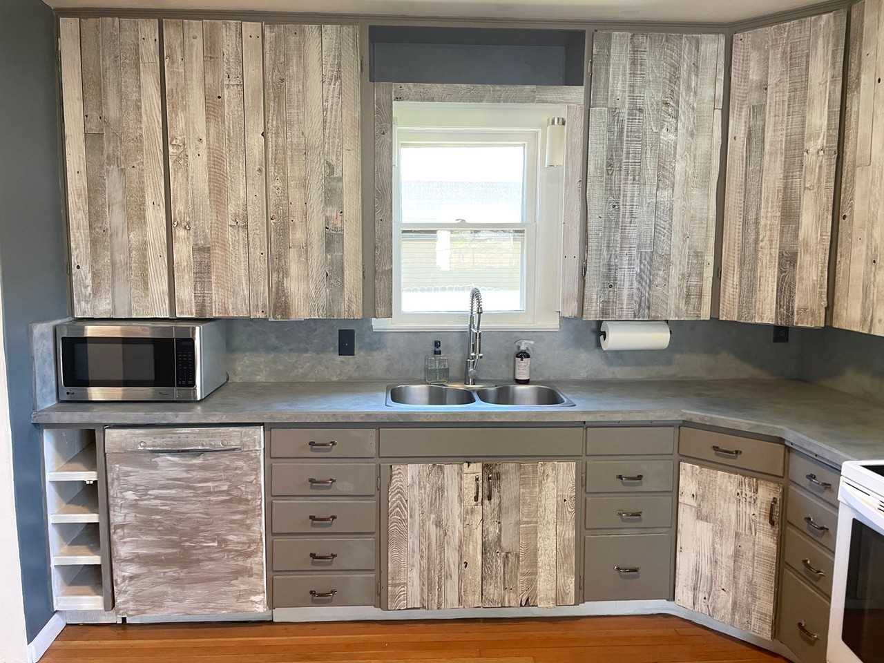 2411 W Woodlawn Ave - Photo 5 of 30
