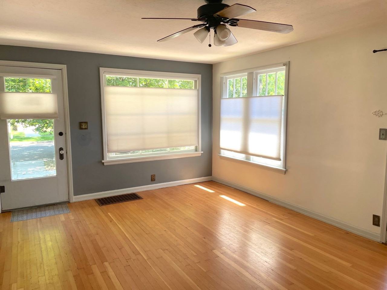 2411 W Woodlawn Ave - Photo 7 of 30
