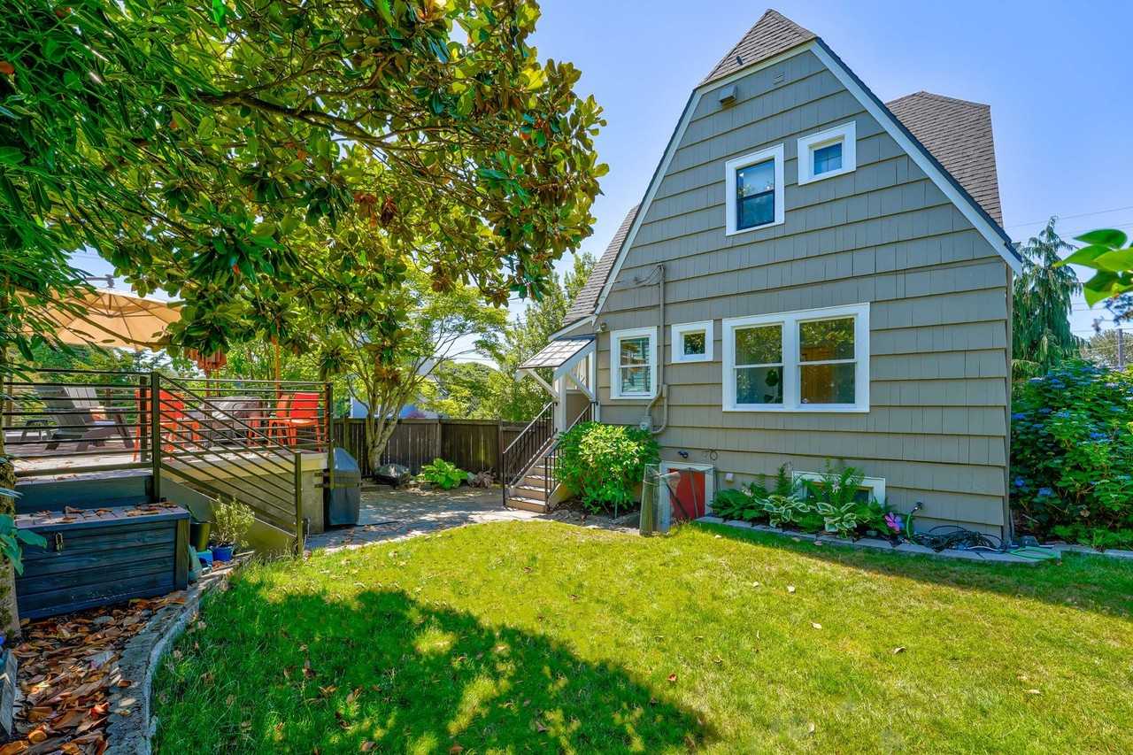 3234 14th Ave S - Photo 3 of 28
