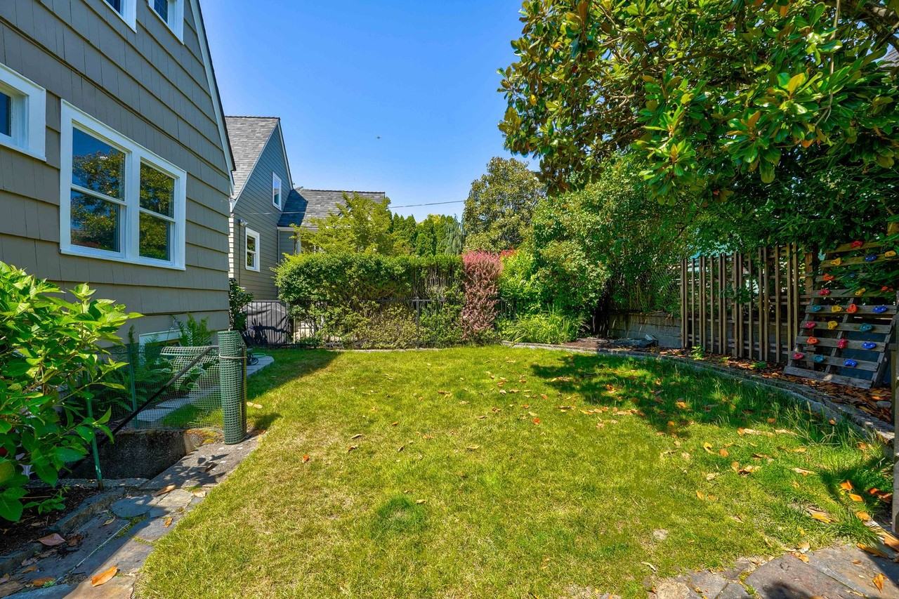 3234 14th Ave S - Photo 4 of 28