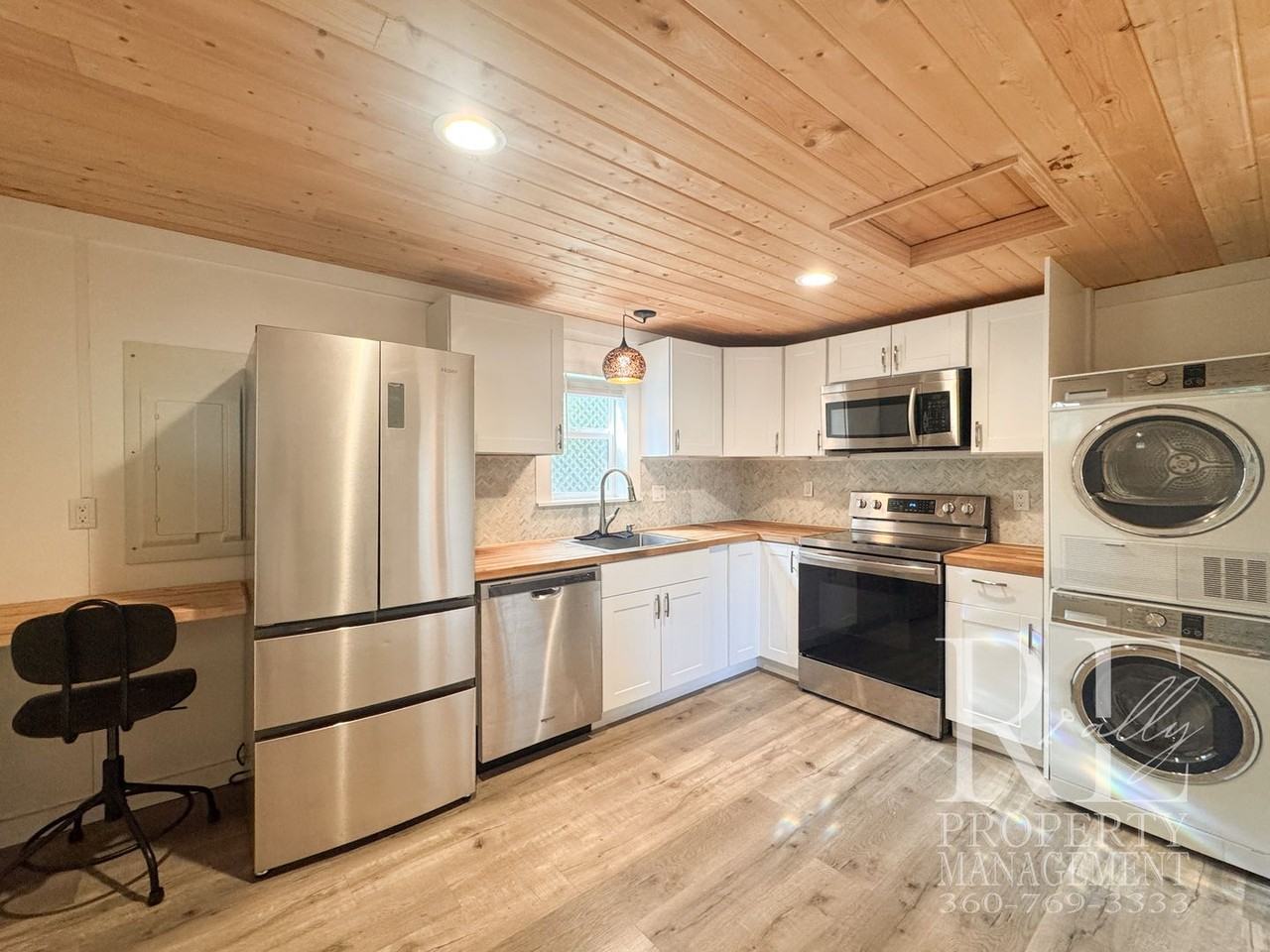 109 1/2 S Wycoff Ave - Photo 4 of 14