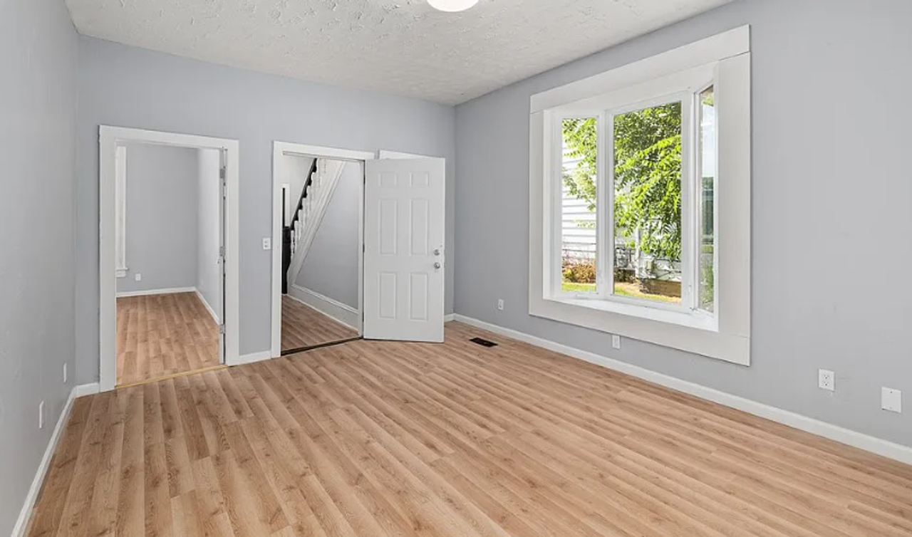 131 Sturges Ave - Photo 2 of 5