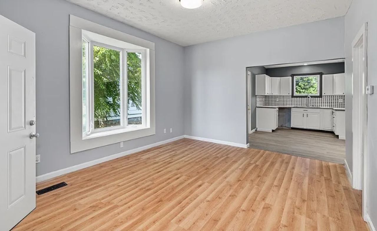 131 Sturges Ave - Photo 3 of 5