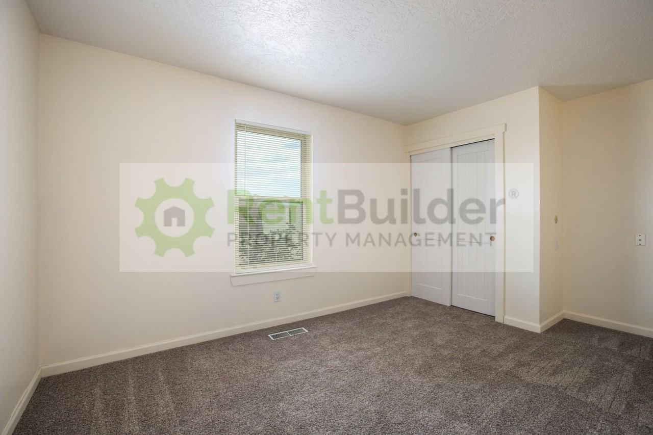 10101 La Paz Dr Nw - Photo 2 of 24