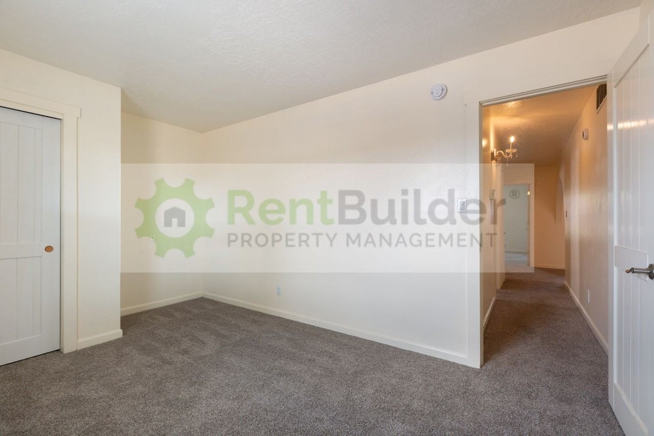 10101 La Paz Dr Nw - Photo 3 of 24