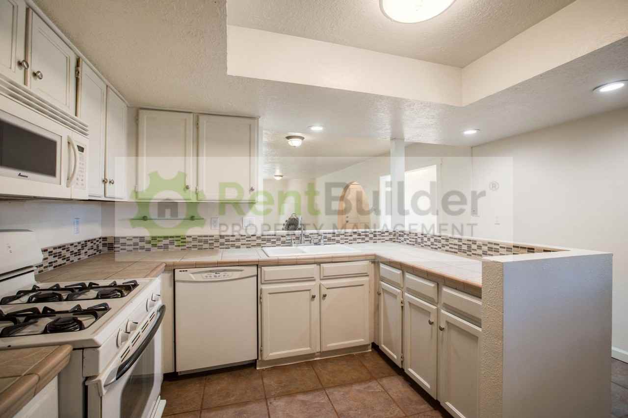 10101 La Paz Dr Nw - Photo 4 of 24