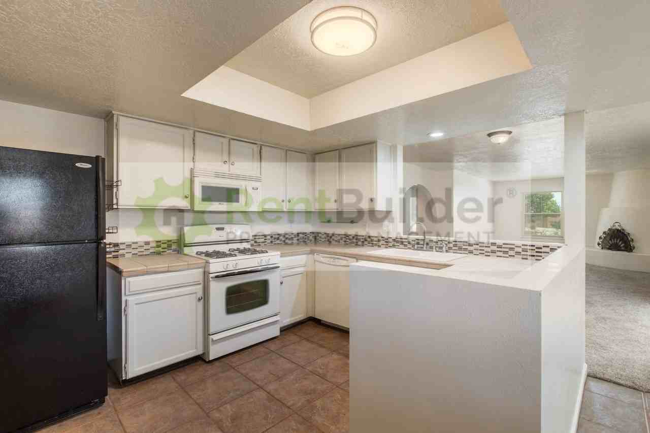 10101 La Paz Dr Nw - Photo 5 of 24