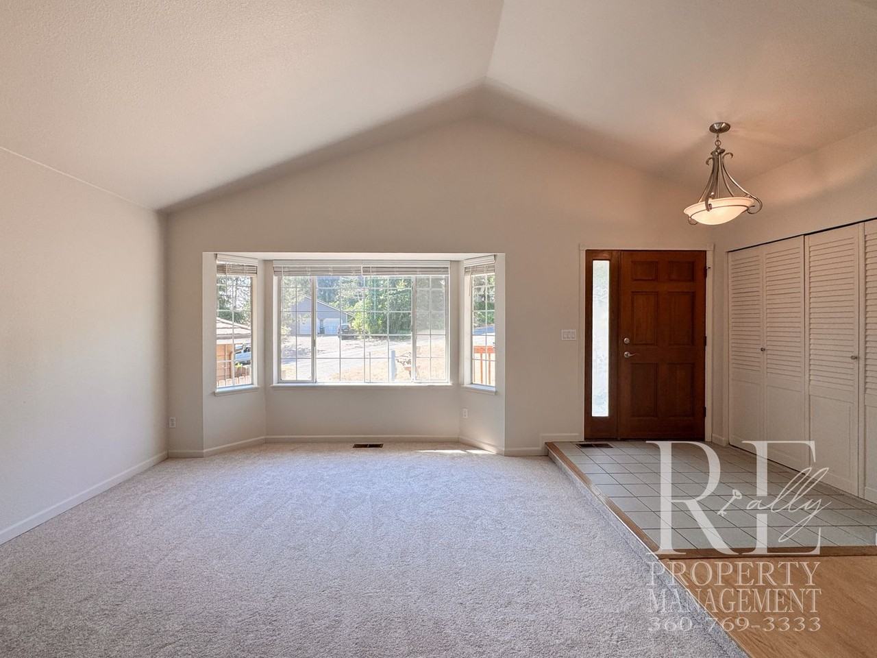 4618 Nw Bernard St - Photo 7 of 48