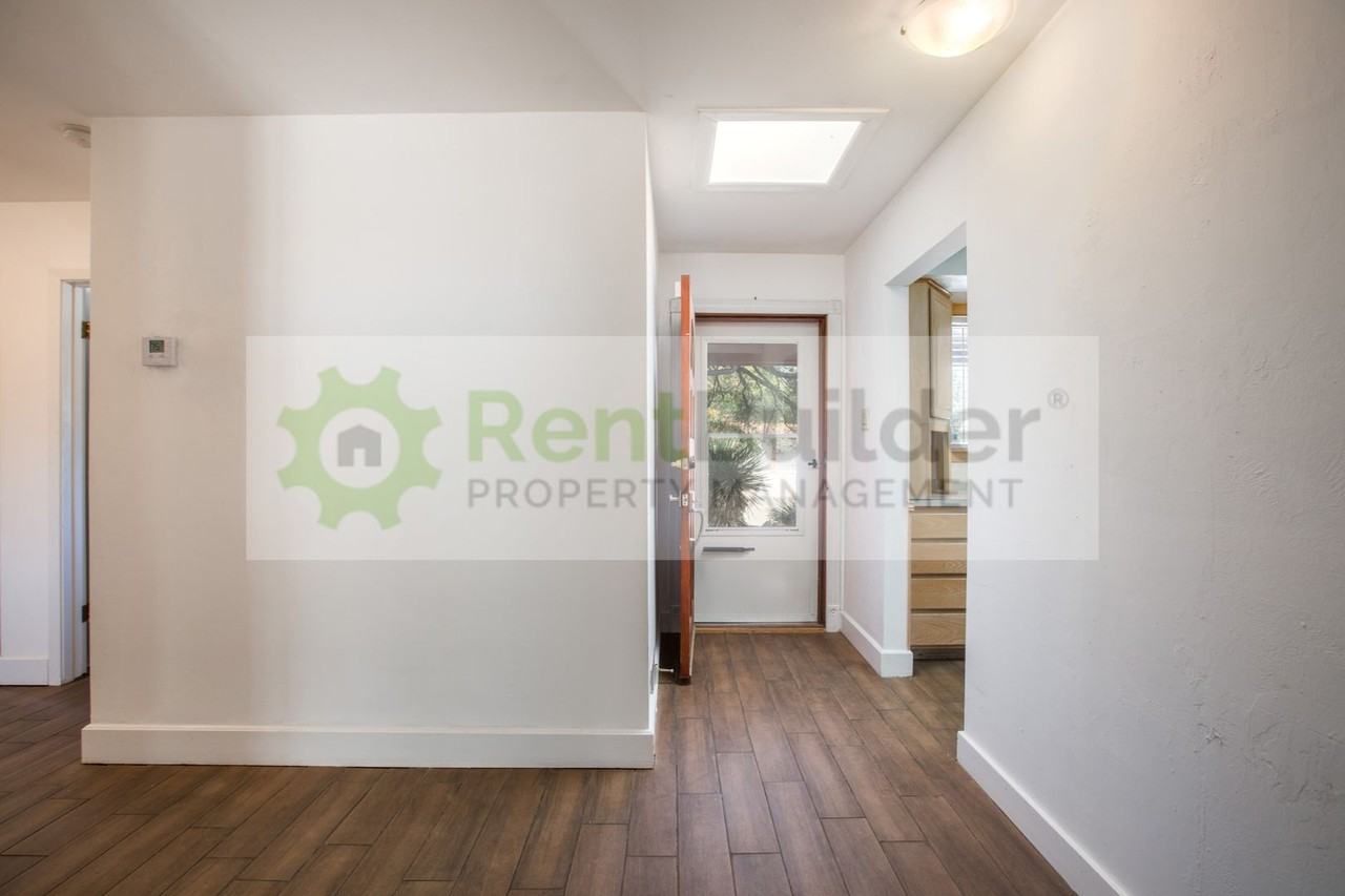 8304 Dellwood Rd Ne - Photo 2 of 25