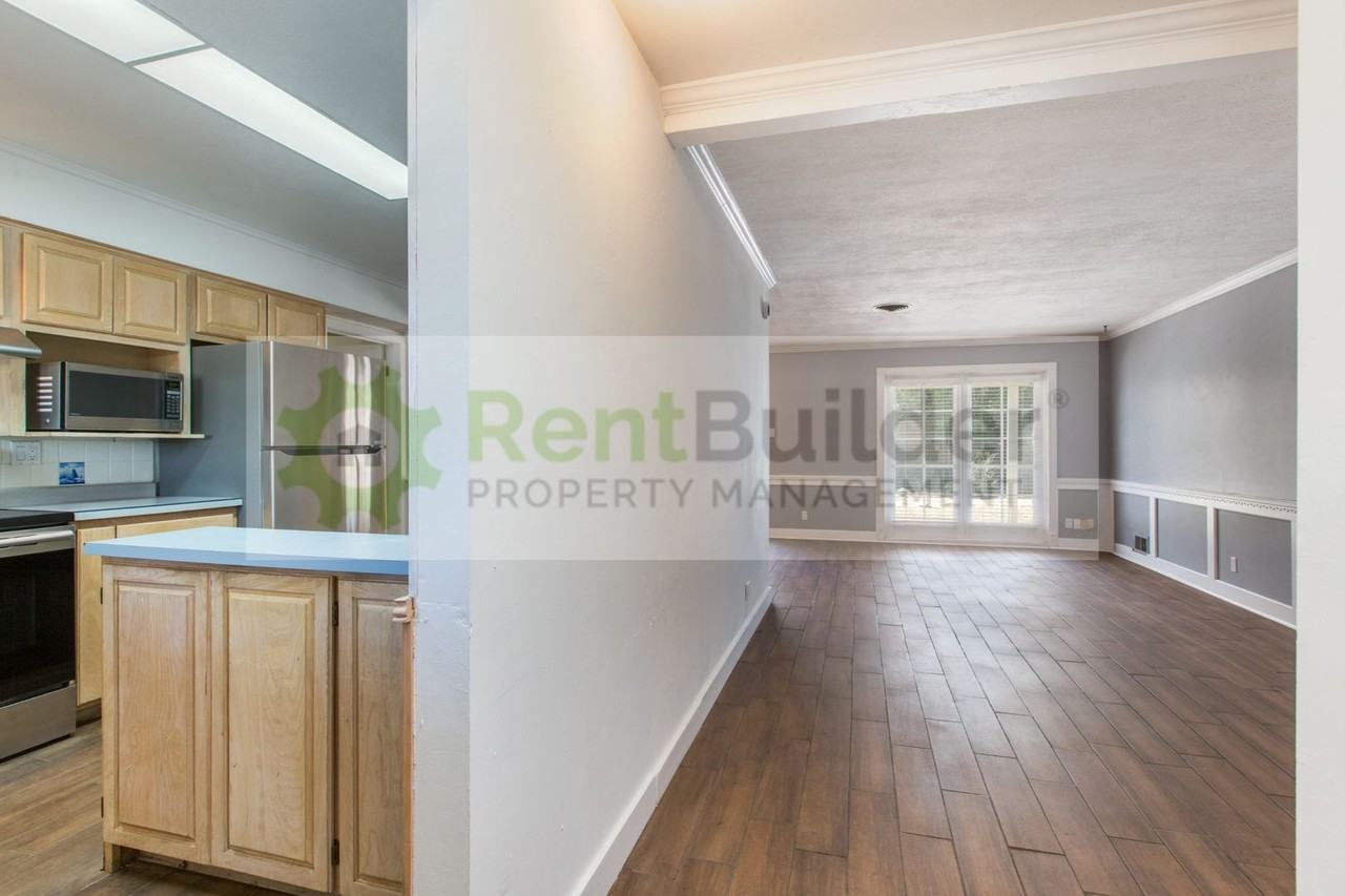 8304 Dellwood Rd Ne - Photo 3 of 25