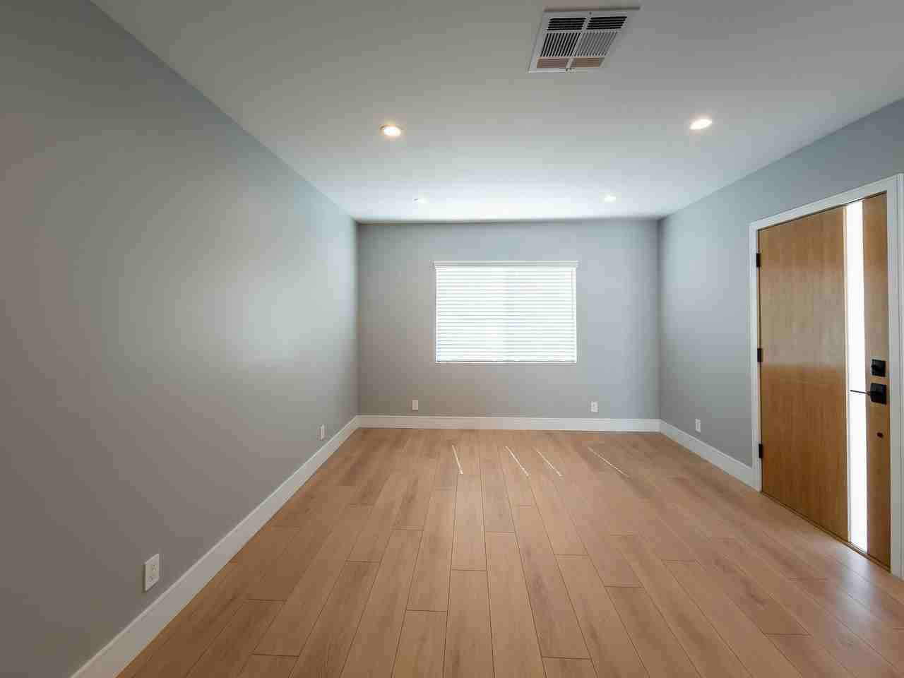 6454 Gentry Ave - Photo 4 of 42
