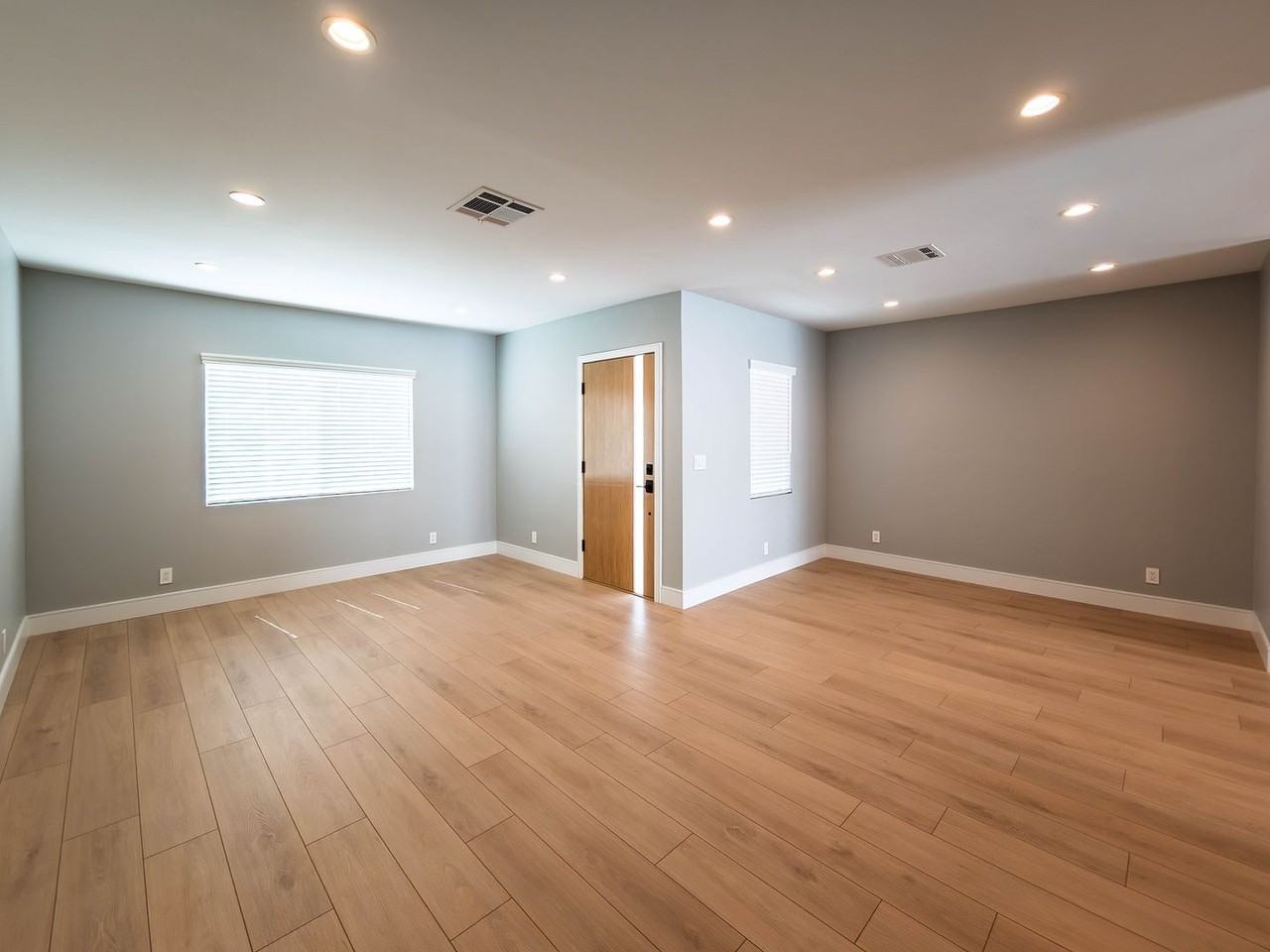6454 Gentry Ave - Photo 5 of 42