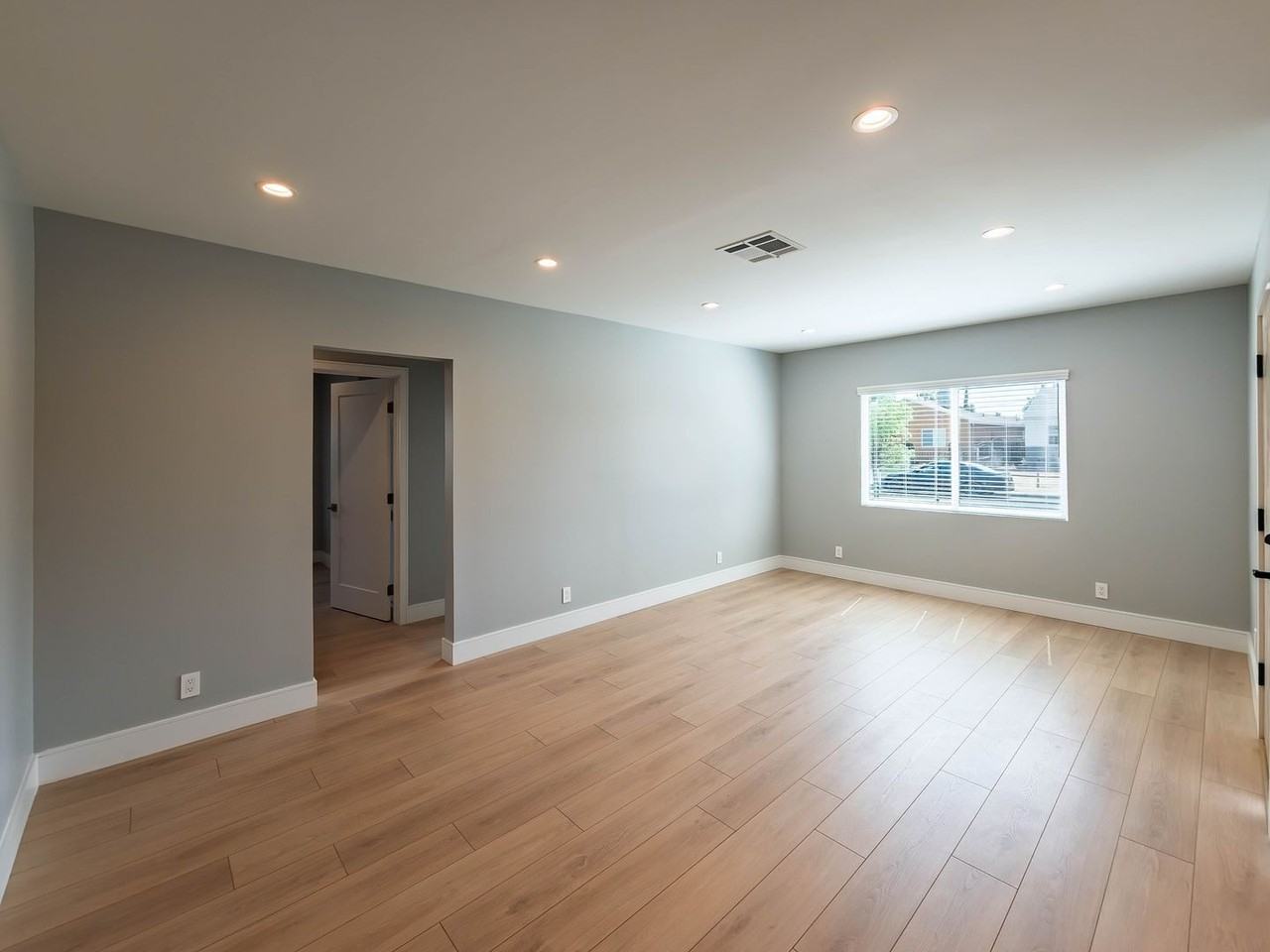 6454 Gentry Ave - Photo 7 of 42