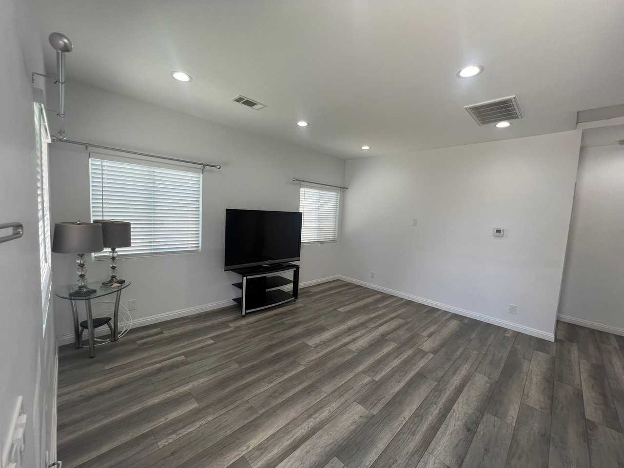 1830 W Bernardy Pl #B - Photo 4 of 27