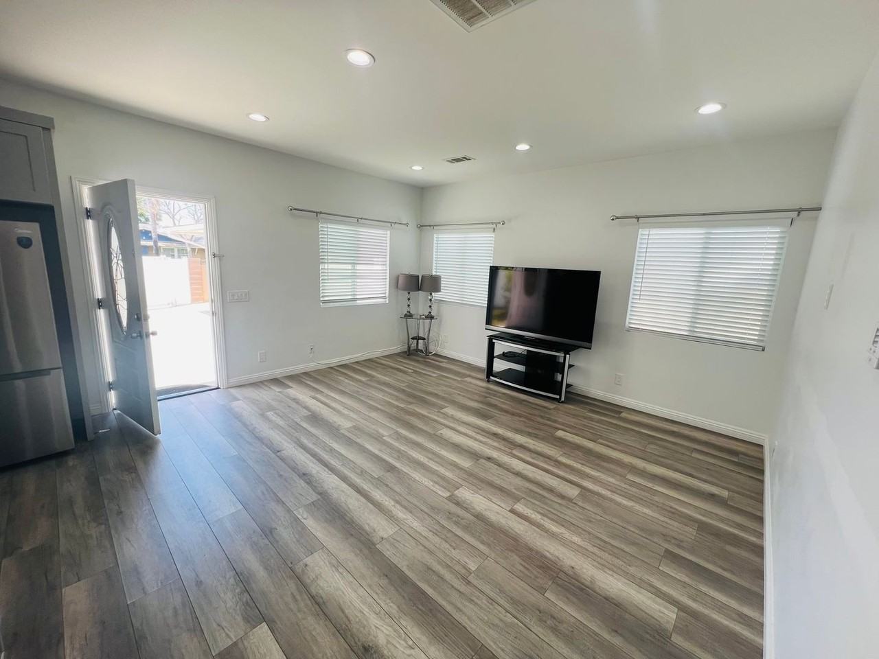 1830 W Bernardy Pl #B - Photo 5 of 27